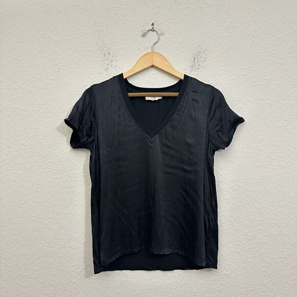 NWOT NATION LTD Hammered Satin June Tee SS in Black w Ribbed V-Neck - Picture 1 of 10
